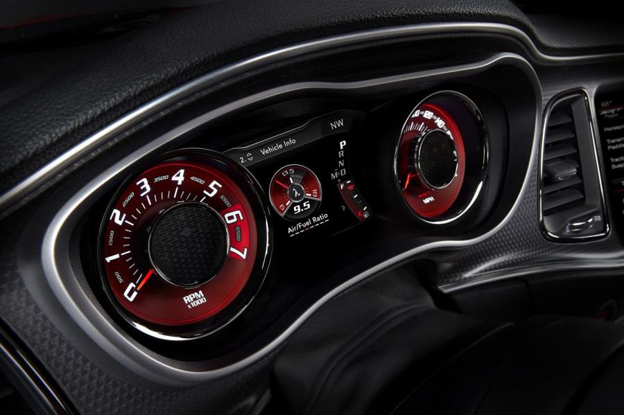  Dodge Challenger SRT 2015 года  (фото 38 из 79)